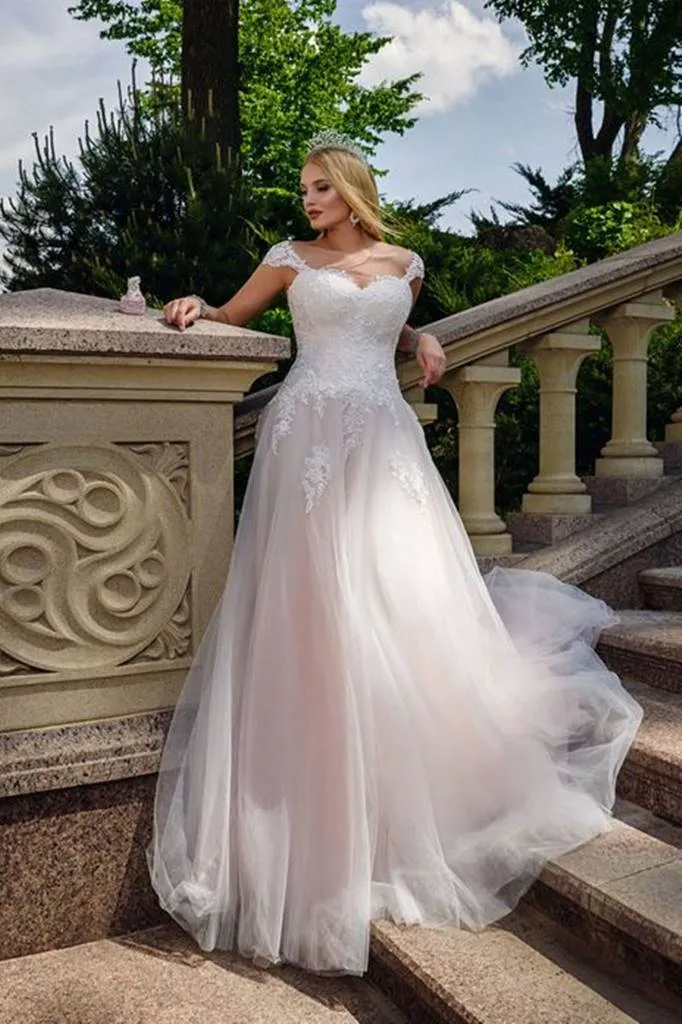 ---Very romantic wedding dress for chubby women that features an A-line silhouette and fitted lace bust, sweetheart neckline--