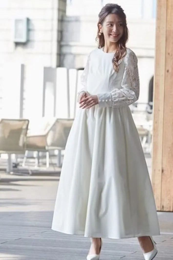 ---Wedding dress 1950s style made in satin with long lace sleeves at a cheap price A line--