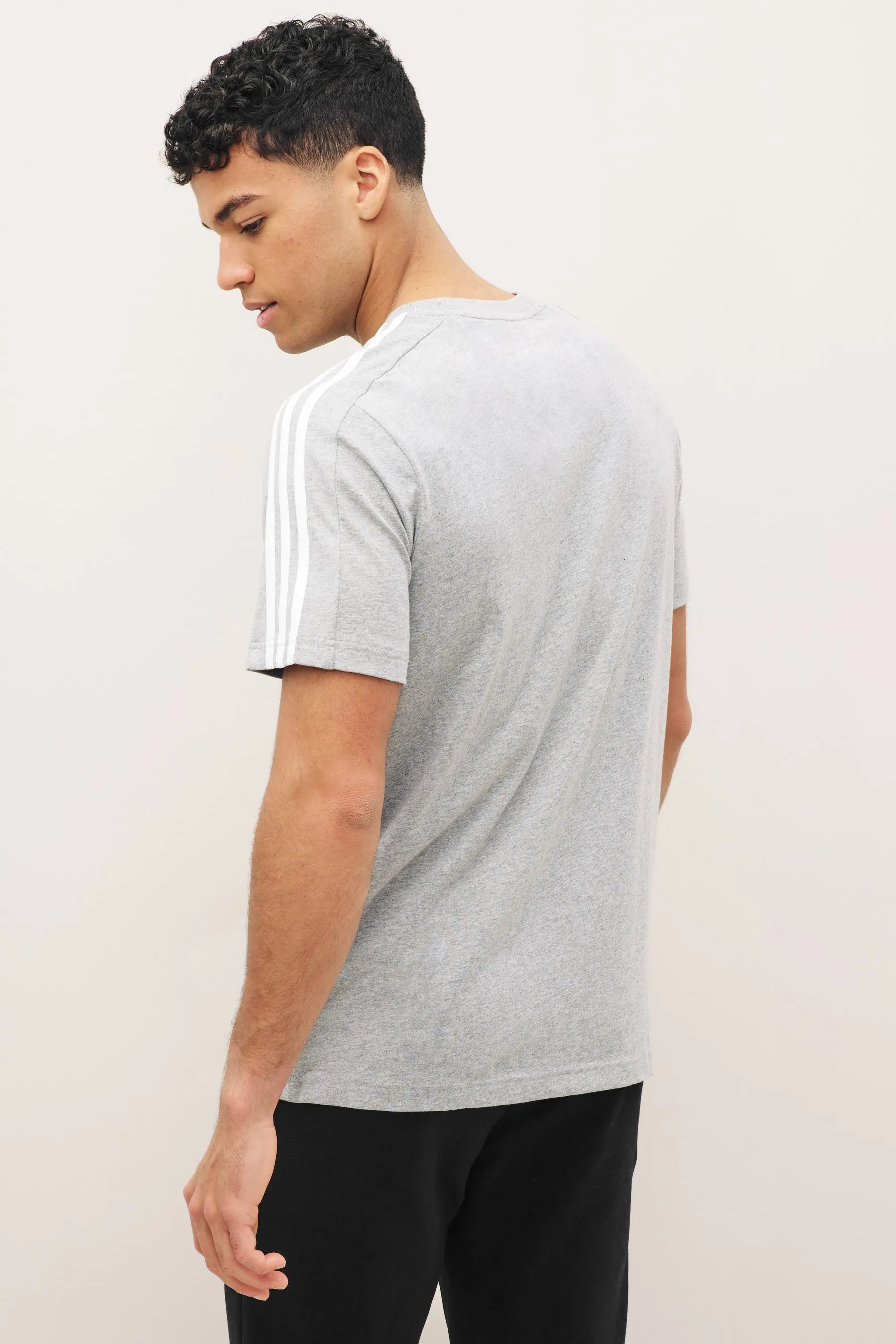 Adidas Must-have - T-shirt singola in jersey a 3 strisce