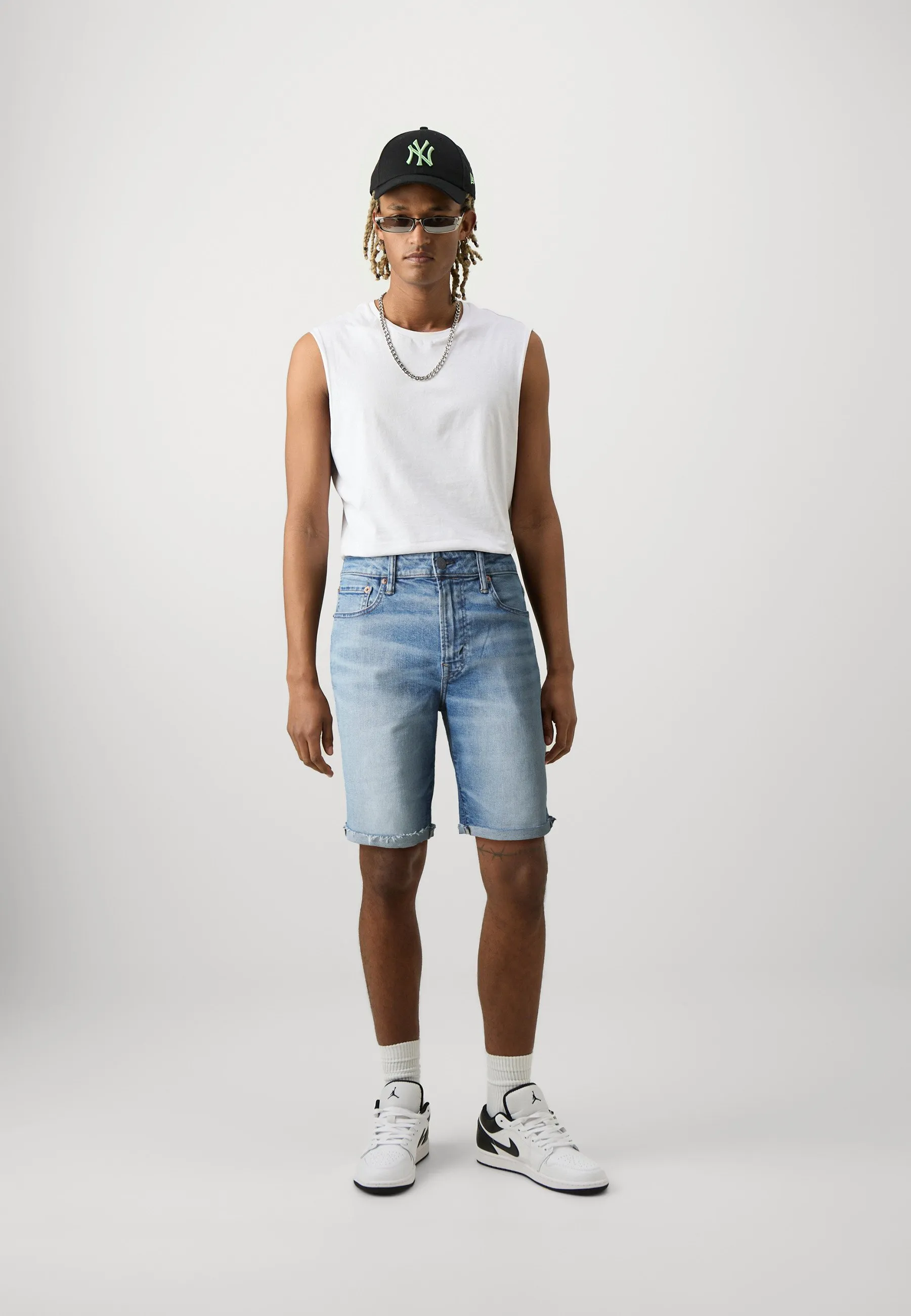 EXCLUSIVE LIGHT CLEAN CUTOFF CUT CUFF - Shorts di jeans