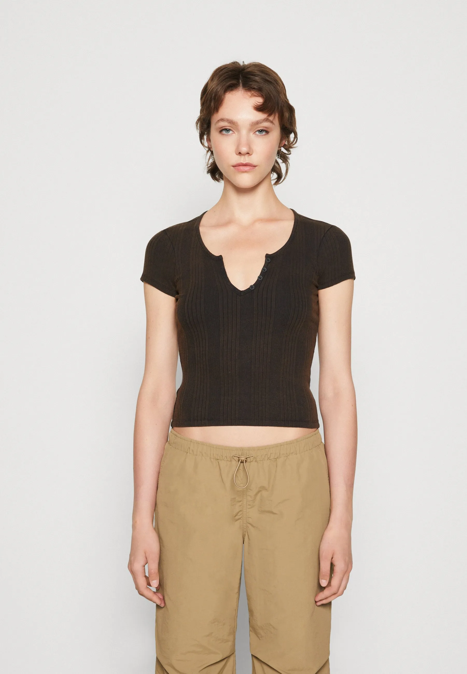 MILLIE BUTTON NOTCH NECK - T-shirt basic