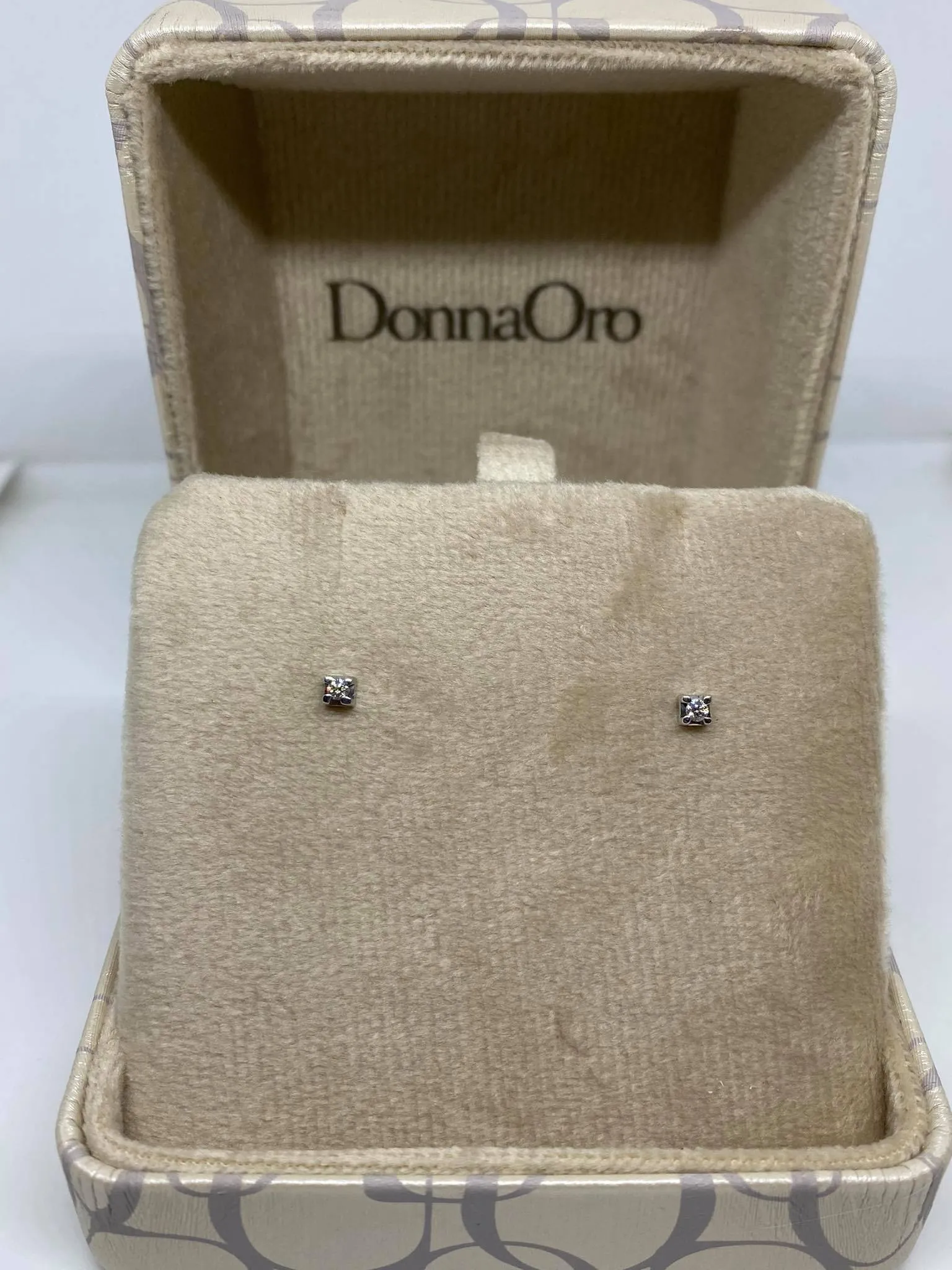 Orecchini Donna Oro Punto Luce con Brillante Ct 0.06