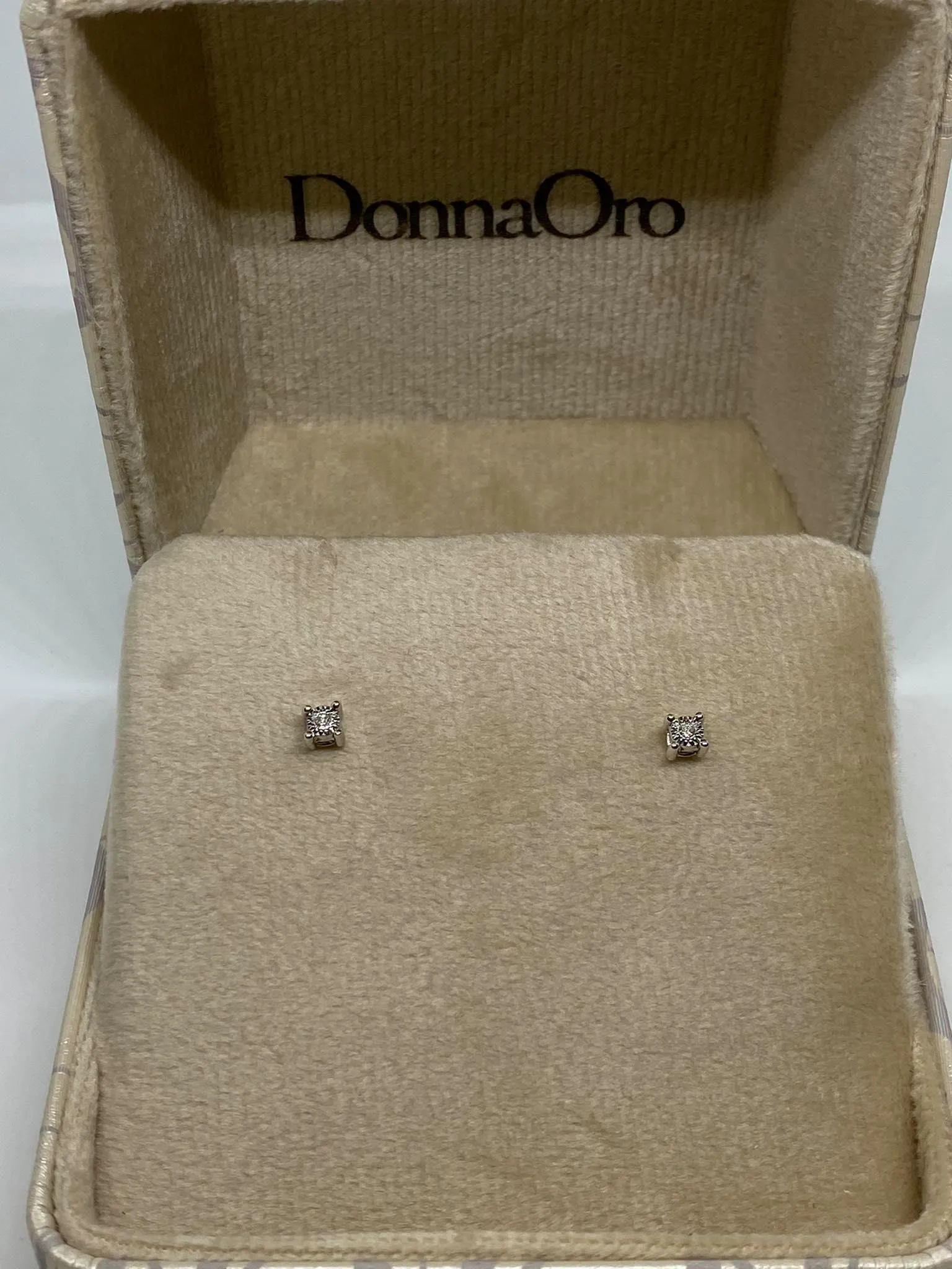 Orecchini Donna Oro Punto Luce con Brillante Ct 0.06